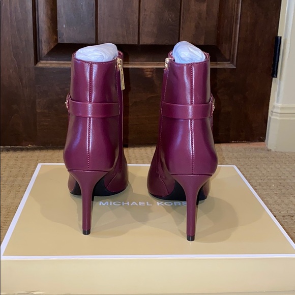 NEVER WORN Michael Kors boots 🎆 - Picture 3 of 4